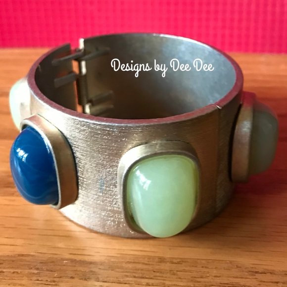 Hinged Metal Statement Bracelet - Picture 4 of 4